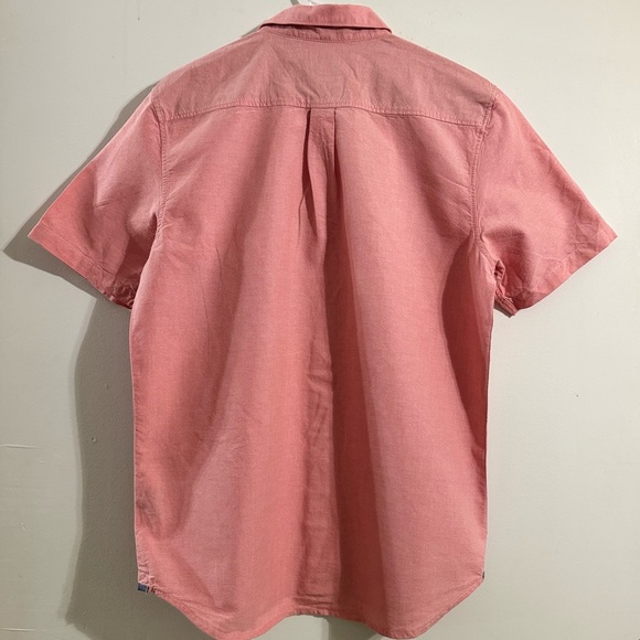 Vans Medium Short Sleeve Button-Up: Classic and Versatile - Picture 3 of 4